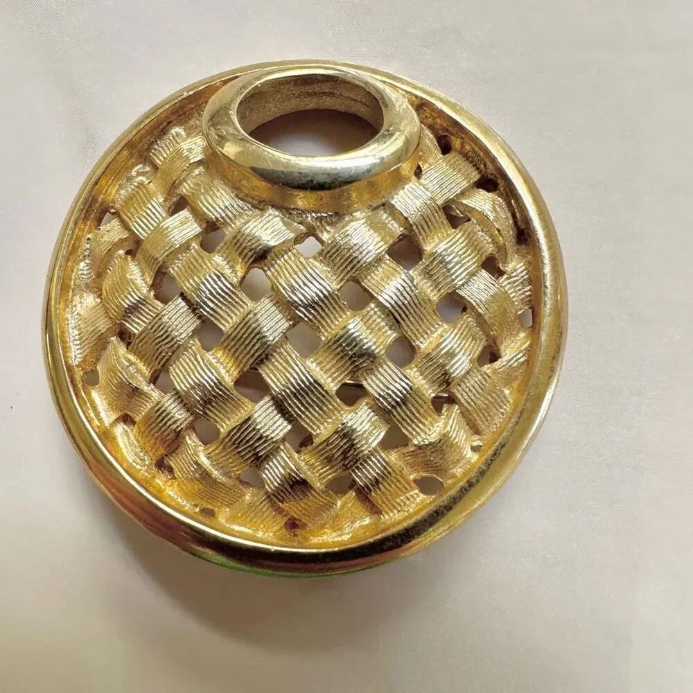 Sarah Coventry weaving ribbon  gold tone vintage brooch